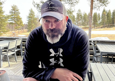 Toimitusjohtaja Jaakko Urvanto on innoissaan yhteistyöstä Santa Claus Golfin kanssa.
