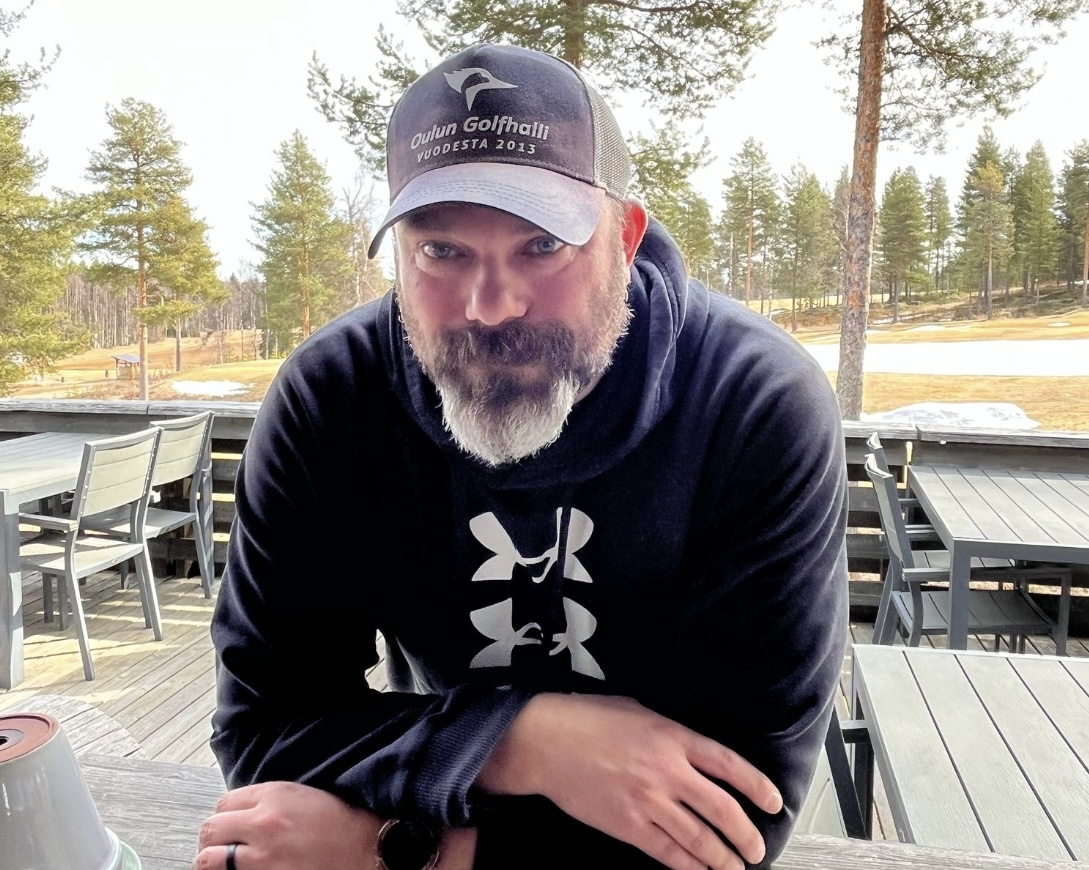 Toimitusjohtaja Jaakko Urvanto on innoissaan yhteistyöstä Santa Claus Golfin kanssa.