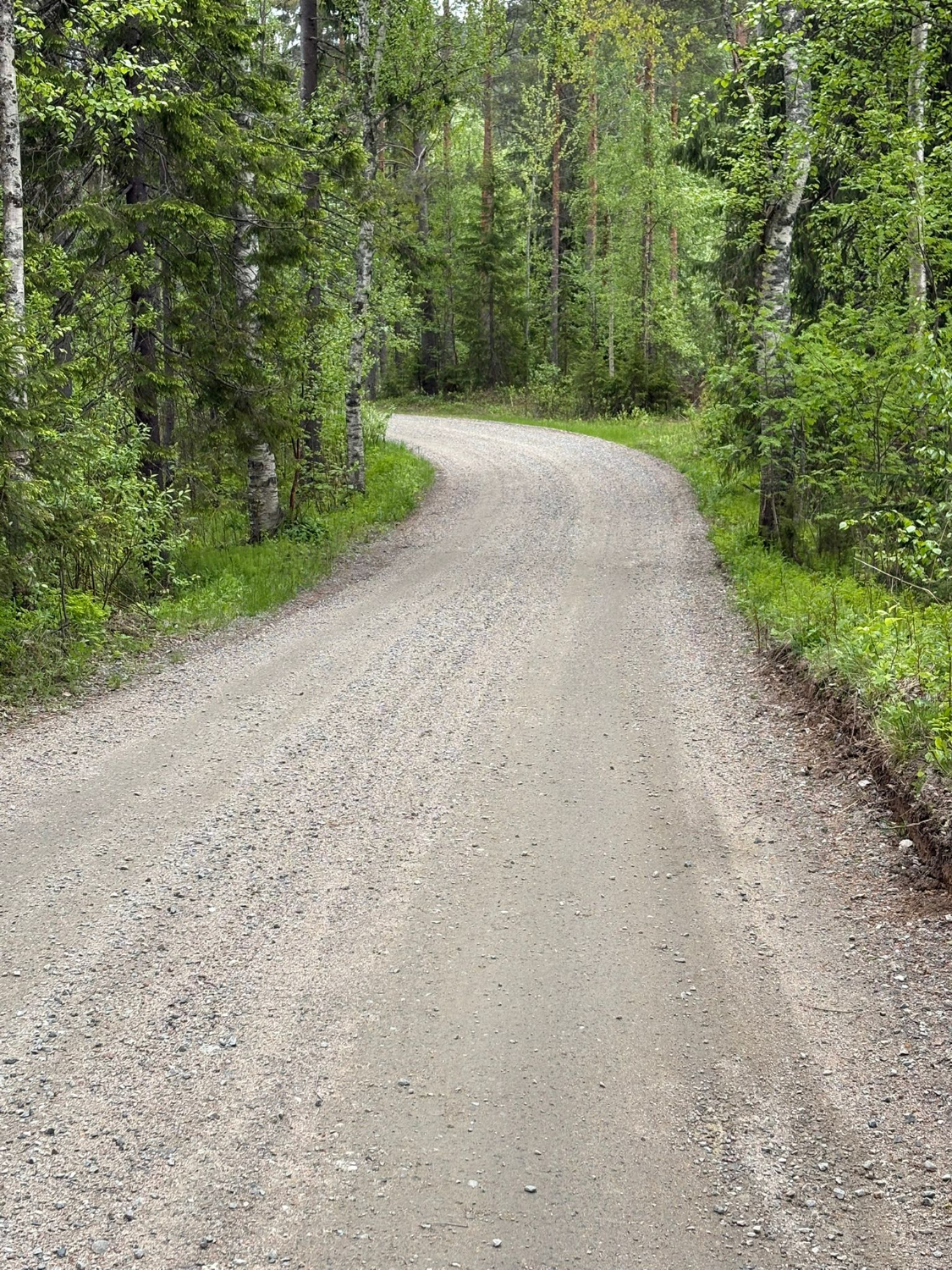 Tie kioskille on kunnostettuna hyvässä kunnossa.