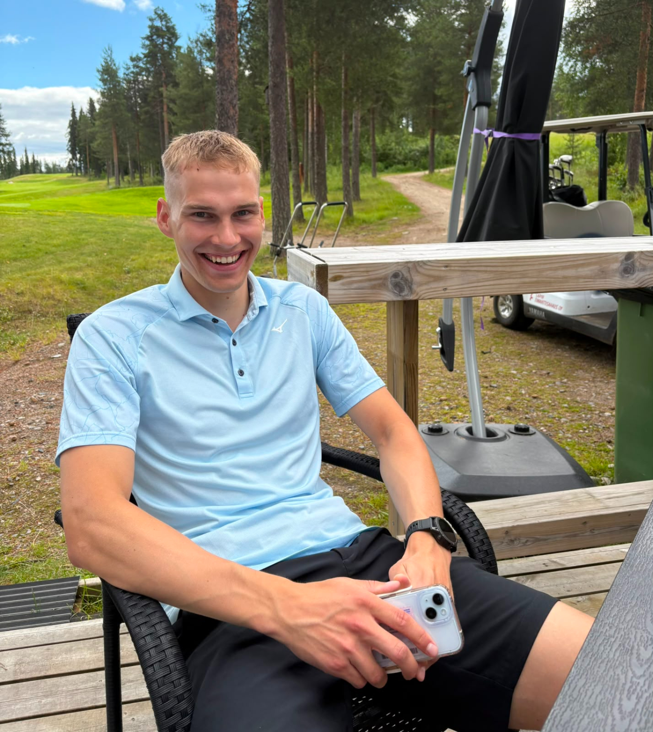 Niilo Rajaniemi pitää kioskin hyvästä lappilaisesta meiningistä ja letuista.