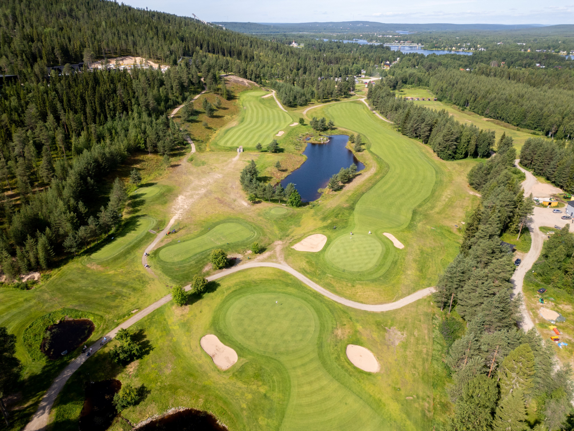 Kosteat ja kylmät kelit golfkentän hoidon kiusana Rovaniemellä